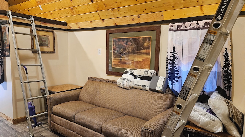 Cabin 2 Is Alovely 2-bedroom Loft Cabin With Ac Heat Outside Charming Fair Play - 玻利瓦爾