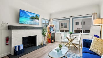 Smart TV, video games