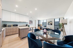 Interior - The Sapphire Nest' Luxury Condo Walk to Beach & Pier Rooftop Pool, Gym Parking (Santa Monica)