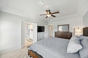 3 bedrooms, desk, WiFi, bed sheets - Cozy Lewisville Getaway (Lewisville)