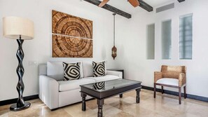 Living area - Ideal Getaway-Cabo Azul Junior Suite Partial Courtyard or Partial Pool View (San José del Cabo)