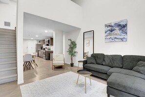 Smart TV - Downtown Cleveland LOFT 1BR 1.5 Bath Walking distance Stadium & East 4th Street (Cleveland)