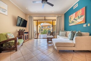TV - Ocean View Sunrise Tamarindo Beach Condo (Tamarindo)