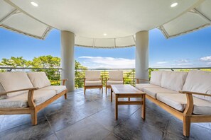 Terrace/patio - Spacious Ocean View Condo, Luxury in La Perla (Tamarindo)