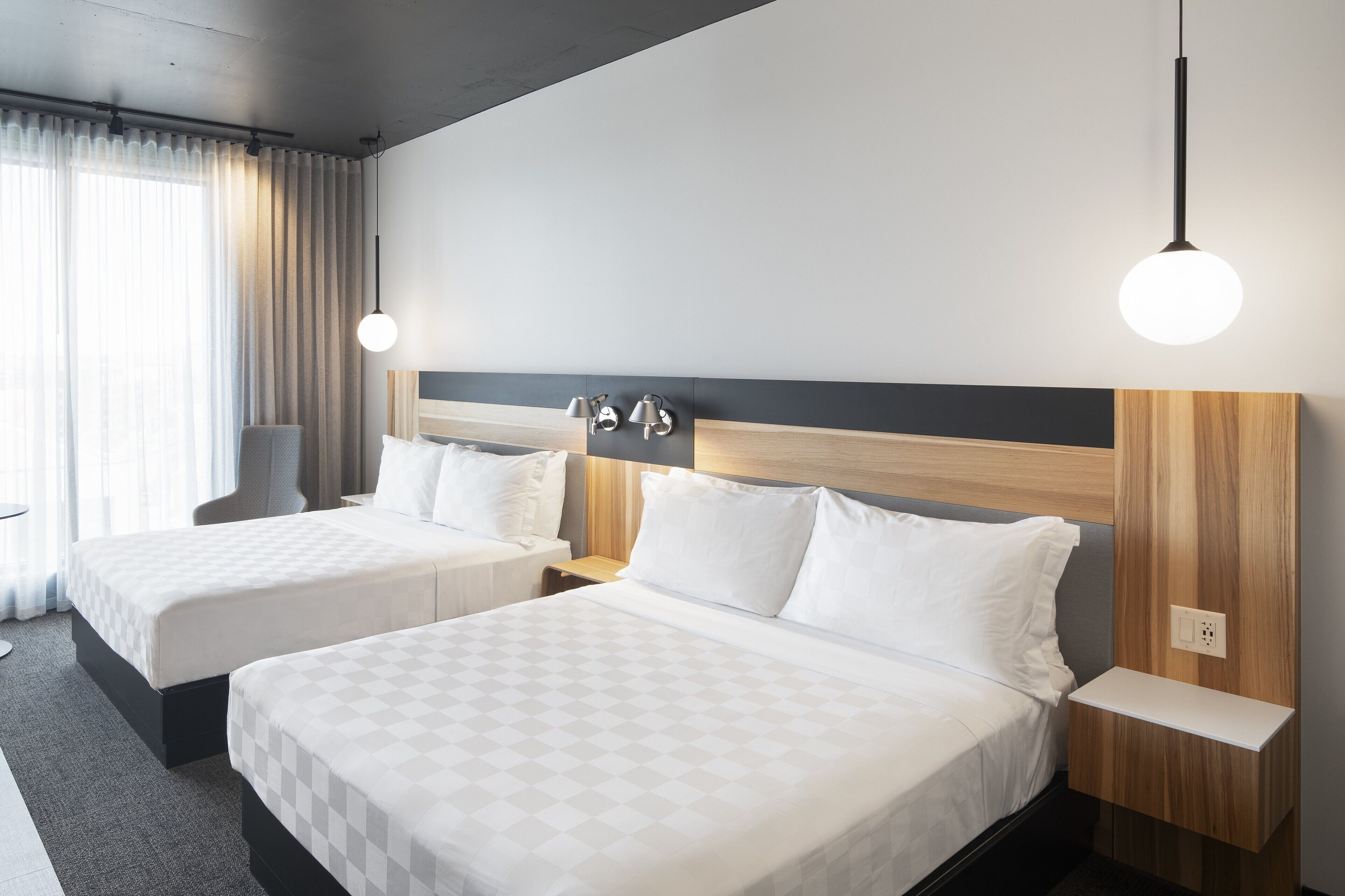 Quarto casal standard | Escrivaninha, cortinas blackout, quartos à prova de som