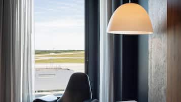 Rom – superior | Skrivebord, blendingsgardiner, lydisolert og strykejern/-brett