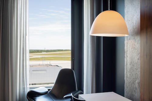 Alt Hotel Ottawa Airport 