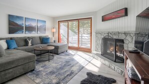 Living area - Buffalo Village Ski Condo (Silverthorne)