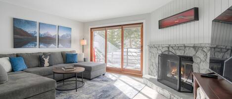 TV, peis og bordtennis