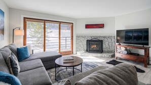 Living area - Buffalo Village Ski Condo (Silverthorne)