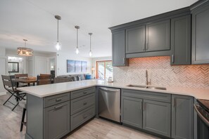 Fridge, microwave, oven, stovetop - Buffalo Village Ski Condo (Silverthorne)