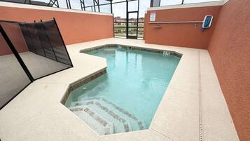 Et oppvarmet basseng