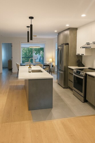 Spacious 3-bedroom condo + Fitness Bike & AC  Near Montreal + Private parking