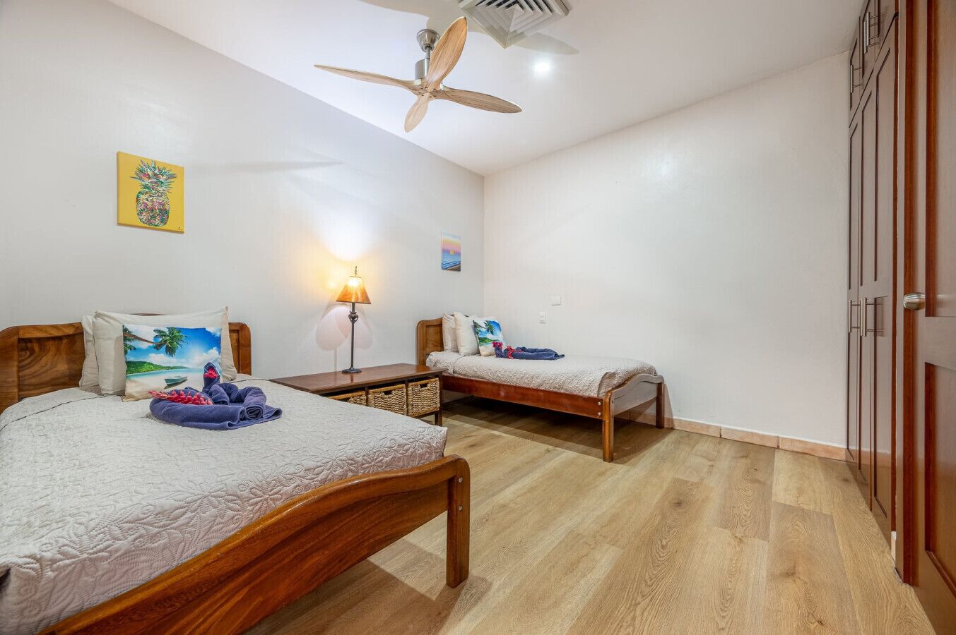 2 bedrooms, desk, iron/ironing board, WiFi
