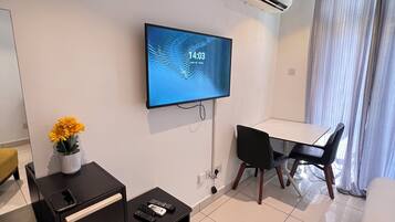 Deluxe Studio Suite, 1 Queen Bed, Pets Allowed, Garden View | Living area | 50-inch Smart TV with satellite channels, Netflix, streaming services