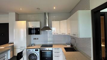 Luxury-Apartment, 2 Schlafzimmer, Haustiere gestattet, Stadtblick | Eigene Küche | Mini-Kühlschrank, Mikrowelle, Ofen, Herdplatte