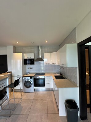 Mini-fridge, microwave, oven, stovetop