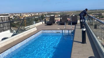 3 outdoor pools, lifeguards on site