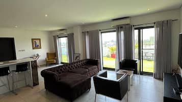 50-Zoll-Smart-TV mit Satellitenempfang, Netflix, Streaming-Dienste