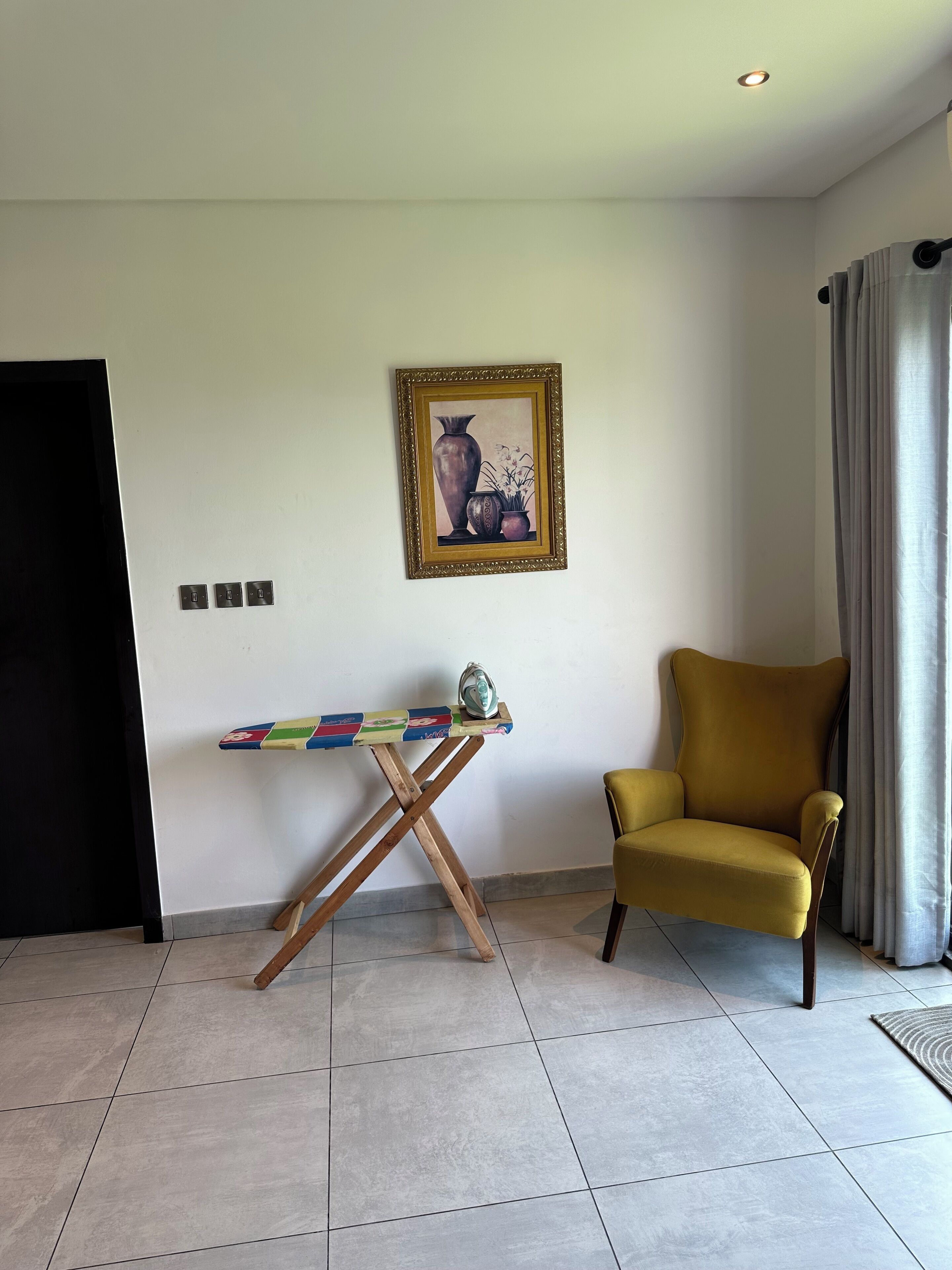 Luxury Suite, 2 Bedrooms, Pets Allowed, City View | Living area
