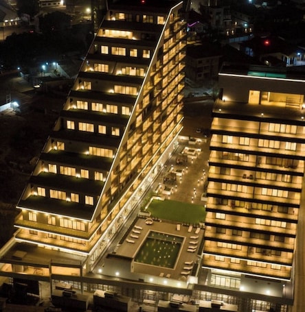 Exterior. Peravi Suites at the Signature