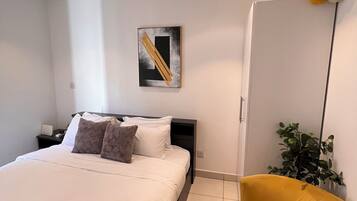 Deluxe-Studiosuite, 1 Queen-Bett, Haustiere gestattet, Gartenblick | Betten mit Memory-Foam-Matratzen, Minibar, Zimmersafe