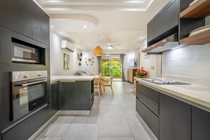 Fridge, microwave, oven, stovetop - Stay at The Shores at Las Gaviotas (Tamarindo)