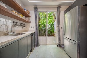 Fridge, microwave, oven, stovetop - Stay at The Shores at Las Gaviotas (Tamarindo)