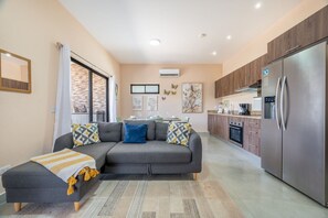 TV - Villa Vida Azul Mins to Beaches & Clubhouse! (Potrero)