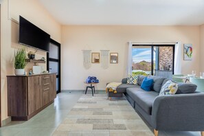 TV - Villa Vida Azul Mins to Beaches & Clubhouse! (Potrero)
