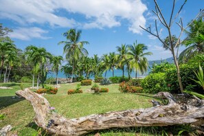 Property grounds - Cultural Charm and Ocean Views in Playa Flamingo (Playa Flamingo)