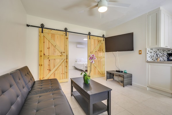 1 bedroom, desk, iron/ironing board, Internet - Steps to Pompano Beach: Couple's Retreat w/ Patio! (Pompano Beach)