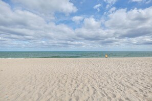 Beach - Steps to Pompano Beach: Couple's Retreat w/ Patio! (Pompano Beach)