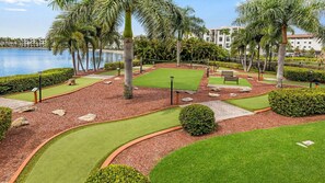 Property grounds - 2BR Lake View Villa Near Miami Beach – Marriott’s Villas at Doral (Miami)