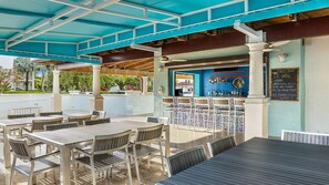 Outdoor dining - 2BR Lake View Villa Near Miami Beach – Marriott’s Villas at Doral (Miami)