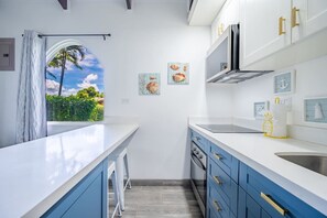 Fridge, microwave, oven, stovetop - Seas the Day: Tranquil Retreat in Playa Potrero (Potrero)