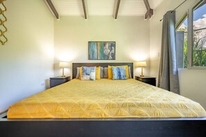 1 bedroom, desk, iron/ironing board, WiFi - Seas the Day: Tranquil Retreat in Playa Potrero (Potrero)