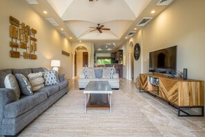 TV - La Diria #303 Best Location, Walk to Beach/Shops! (Tamarindo)