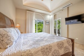 2 bedrooms, desk, iron/ironing board, WiFi - La Diria #303 Best Location, Walk to Beach/Shops! (Tamarindo)