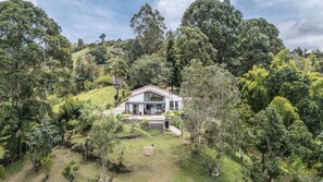 Exterior - El Penol-Guatape Paradise: Private Reservoir Access, Birdwatching & Fresh Air. (Peñol)