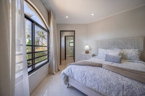 2 bedrooms, desk, iron/ironing board, WiFi - Marina Real 6 Gorgeous Condo, Great Location! (Playa Flamingo)