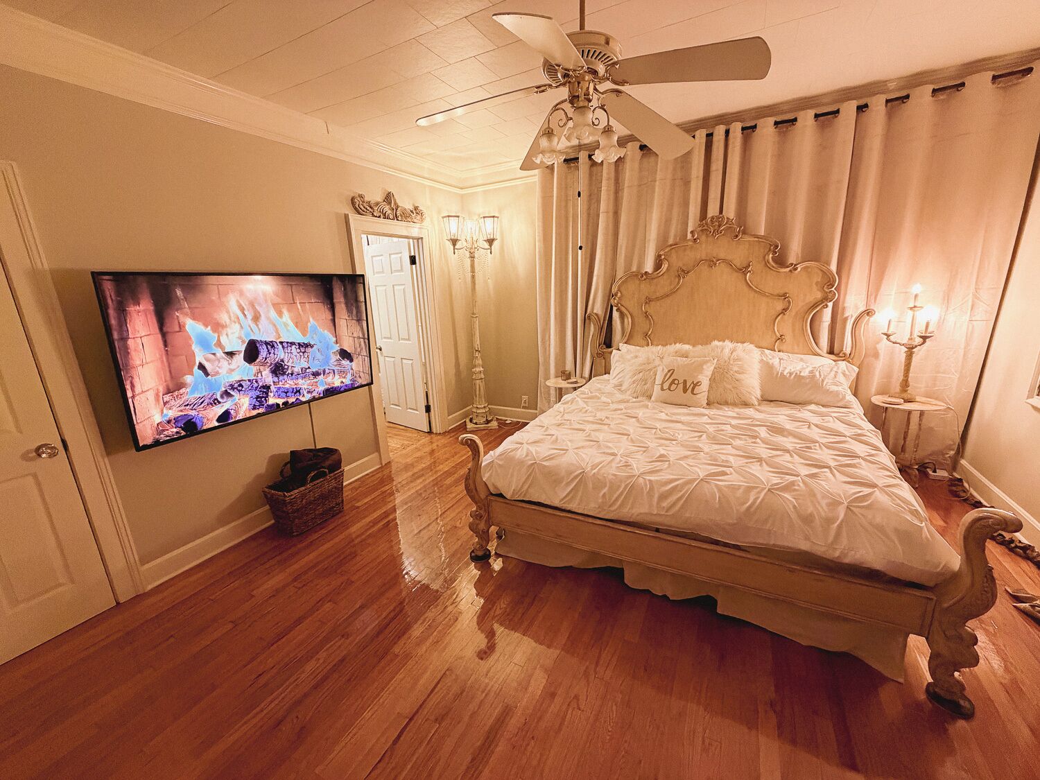 1 habitación, tabla de planchar con plancha, wifi gratis y ropa de cama 