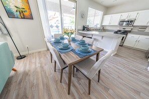 Dining - Newly Remodel Cheerful Delicate home with Pool! (Las Vegas)
