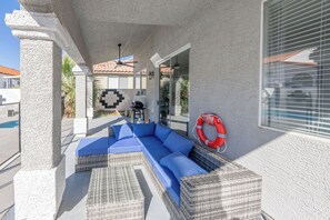 Terrace/patio - Newly Remodel Cheerful Delicate home with Pool! (Las Vegas)