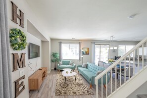 Living area - Newly Remodel Cheerful Delicate home with Pool! (Las Vegas)
