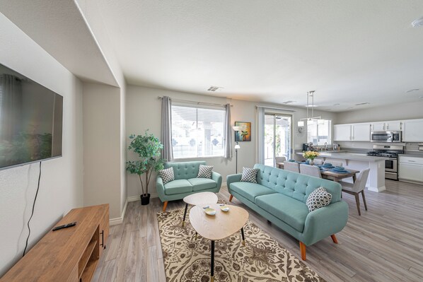 Living area - Newly Remodel Cheerful Delicate home with Pool! (Las Vegas)