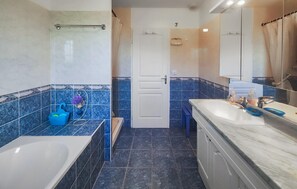 Bathroom - 3 bedroom gorgeous home in Saint Chinian (Saint Chinian)