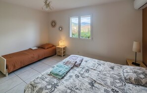 3 bedrooms, free WiFi - 3 bedroom gorgeous home in Saint Chinian (Saint Chinian)