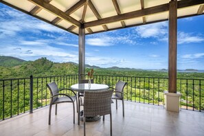 Outdoor dining - Casa de la Promesa, Luxurious Retreat with Pool (Potrero)