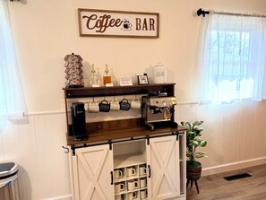 Interior - Sip, Sleep & Plug In - 3BR Ranch - Coffee Bar - Pet / Kid Friendly - Fenced Yard (Gahanna)